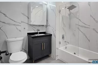 211 Baldwin Avenue 403 #403, Jersey City, NJ 07306 - Photo 30