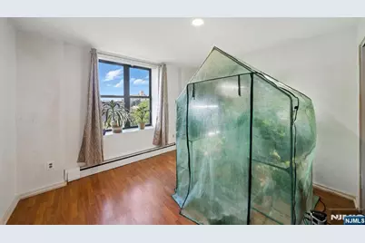 50 Glenwood Avenue 702 #702, Jersey City, NJ 07306 - Photo 6