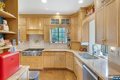 17 Hillside Avenue, Upper Saddle River, NJ 07458 - Photo 10