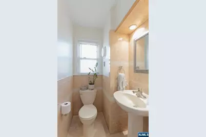 365 Rockledge Place, Teaneck Township, NJ 07666 - Photo 8