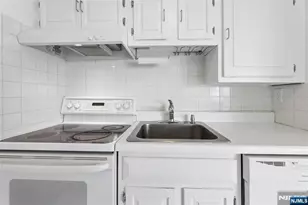 1600 Center Ave 12F, Fort Lee, NJ 07024 - Photo 4