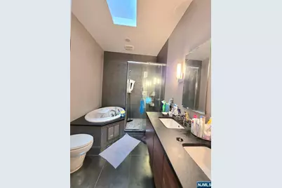 107 Roosevelt Place, Palisades Park, NJ 07650 - Photo 28