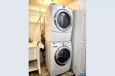 107 Roosevelt Place, Palisades Park, NJ 07650 - Photo 18