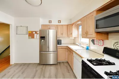 454 E Ridgewood Avenue, Paramus, NJ 07652 - Photo 16