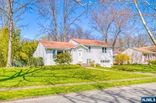 23 Smith Ct, Closter, NJ 07624 - Photo 2