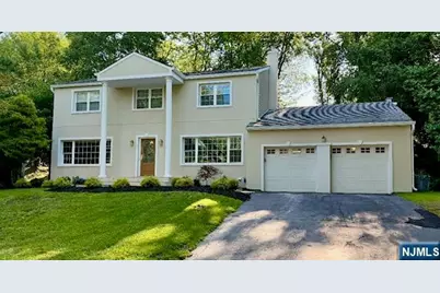 15 Kings Court, Woodcliff Lake, NJ 07677 - Photo 2