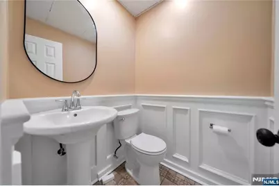 824 Broad Avenue, Ridgefield, NJ 07657 - Photo 8