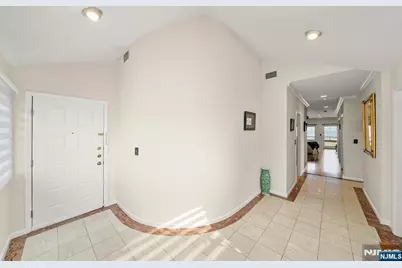300 Gorge Road 57 #57, Cliffside Park, NJ 07010 - Photo 4