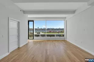 9 Somerset Ln 106, Edgewater, NJ 07020 - Photo 2