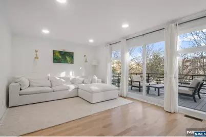 21 Grand Cove Way, Edgewater, NJ 07020 - Photo 12