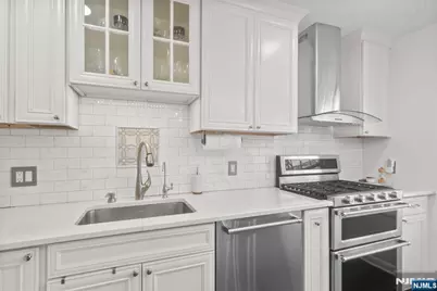 21 Grand Cove Way, Edgewater, NJ 07020 - Photo 4