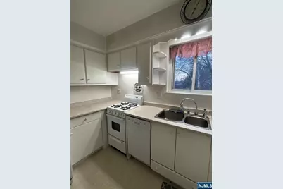 109 Midland Avenue 3B #3B, River Edge, NJ 07661 - Photo 4