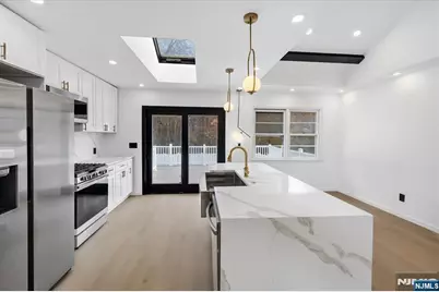 32 Luhman Terrace, Secaucus, NJ 07094 - Photo 12