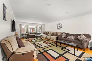 80 Glenwood Ave, Elmwood Park, NJ 07407 - Photo 4