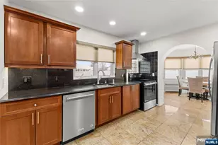 80 Glenwood Ave, Elmwood Park, NJ 07407 - Photo 10