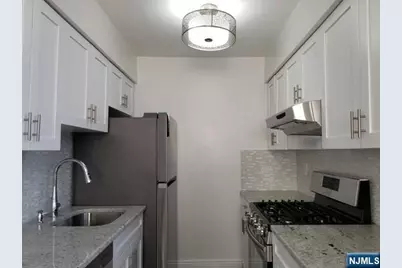 280 Undercliff Avenue 1 #1, Edgewater, NJ 07020 - Photo 6