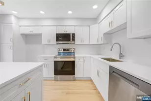 29 Park View Pl, Fair Lawn, NJ 07410 - Photo 2