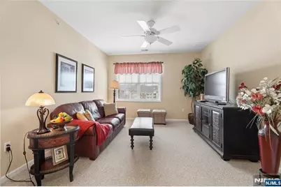 7408 Warrens Way Top Floor &amp; Dee #TOP FLOOR &amp; DEE, Wanaque, NJ 07465 - Photo 14