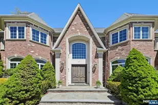 47 Cortland Trail, Mahwah, NJ 07430 - Photo 2