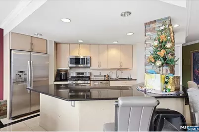 7004 Boulevard East 8C #8C, Guttenberg, NJ 07093 - Photo 10