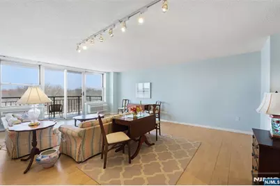 300 Main Street 807 #807, Little Falls Township, NJ 07424 - Photo 4