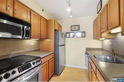 300 Main Street 807 #807, Little Falls Township, NJ 07424 - Photo 8
