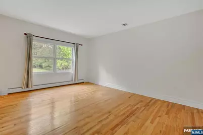 501 Clinton Avenue, Wyckoff Township, NJ 07481 - Photo 16