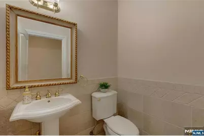 501 Clinton Avenue, Wyckoff Township, NJ 07481 - Photo 14