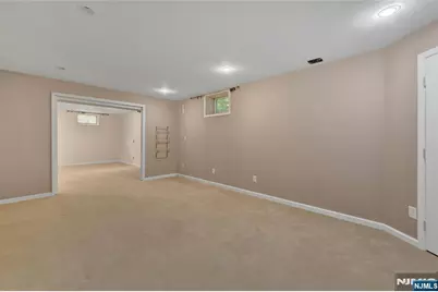 501 Clinton Avenue, Wyckoff Township, NJ 07481 - Photo 28