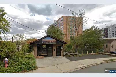 53 Gorge Road, Edgewater, NJ 07020 - Photo 1