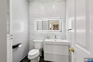 273 Roslyn Ct, West New York, NJ 07093 - Photo 12