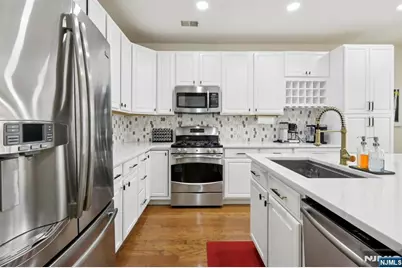 273 Roslyn Court, West New York, NJ 07093 - Photo 8