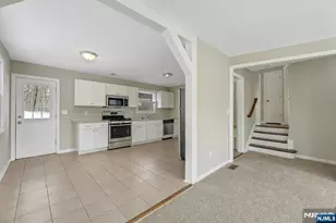 8 Iroquois Ave, Oakland, NJ 07436 - Photo 8