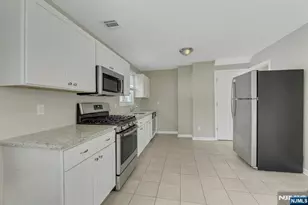 8 Iroquois Ave, Oakland, NJ 07436 - Photo 10