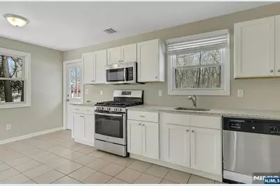 8 Iroquois Avenue, Oakland, NJ 07436 - Photo 14