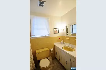 640 Stockton Street, New Milford, NJ 07646 - Photo 12