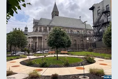 90 Clinton 206 #206, Newark, NJ 07114 - Photo 4