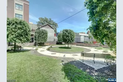 90 Clinton 206 #206, Newark, NJ 07114 - Photo 24