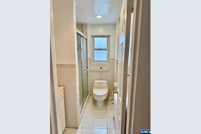 2205D Center Avenue D #D, Fort Lee, NJ 07024 - Photo 8