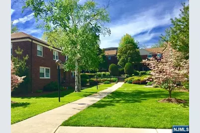 2205D Center Avenue D #D, Fort Lee, NJ 07024 - Photo 4