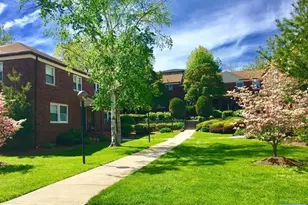 2205D Center Ave D, Fort Lee, NJ 07024 - Photo 4