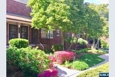 2205D Center Avenue D #D, Fort Lee, NJ 07024 - Photo 2