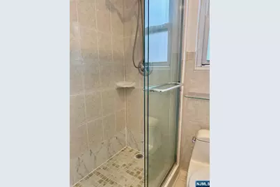 2205D Center Avenue D #D, Fort Lee, NJ 07024 - Photo 12