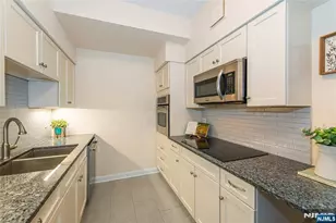 10 Smith Manor Blvd 815, West Orange Township, NJ 07052 - Photo 18