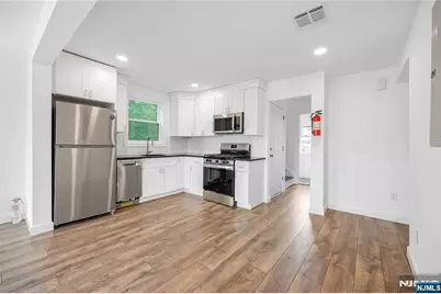 99 Van Winkle Avenue 2 #2, Clifton, NJ 07011 - Photo 6