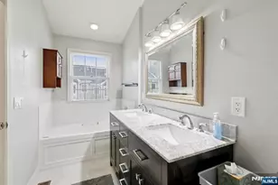 273 Roslyn Ct 273, West New York, NJ 07093 - Photo 20