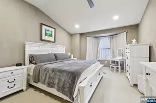 273 Roslyn Ct 273, West New York, NJ 07093 - Photo 18