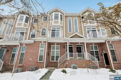 273 Roslyn Court 273 #273, West New York, NJ 07093 - Photo 2