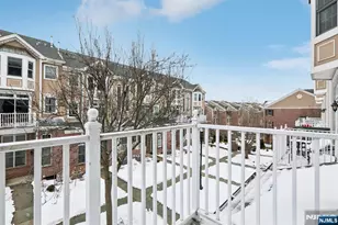 273 Roslyn Ct 273, West New York, NJ 07093 - Photo 8