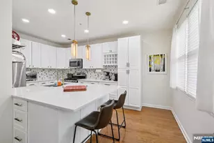 273 Roslyn Ct 273, West New York, NJ 07093 - Photo 10